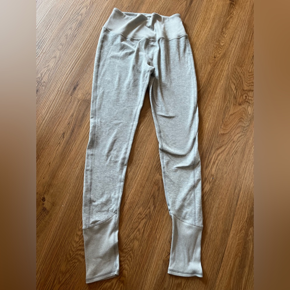 Aloyoga grey leggings, size M. Excellent condition (worn twice)